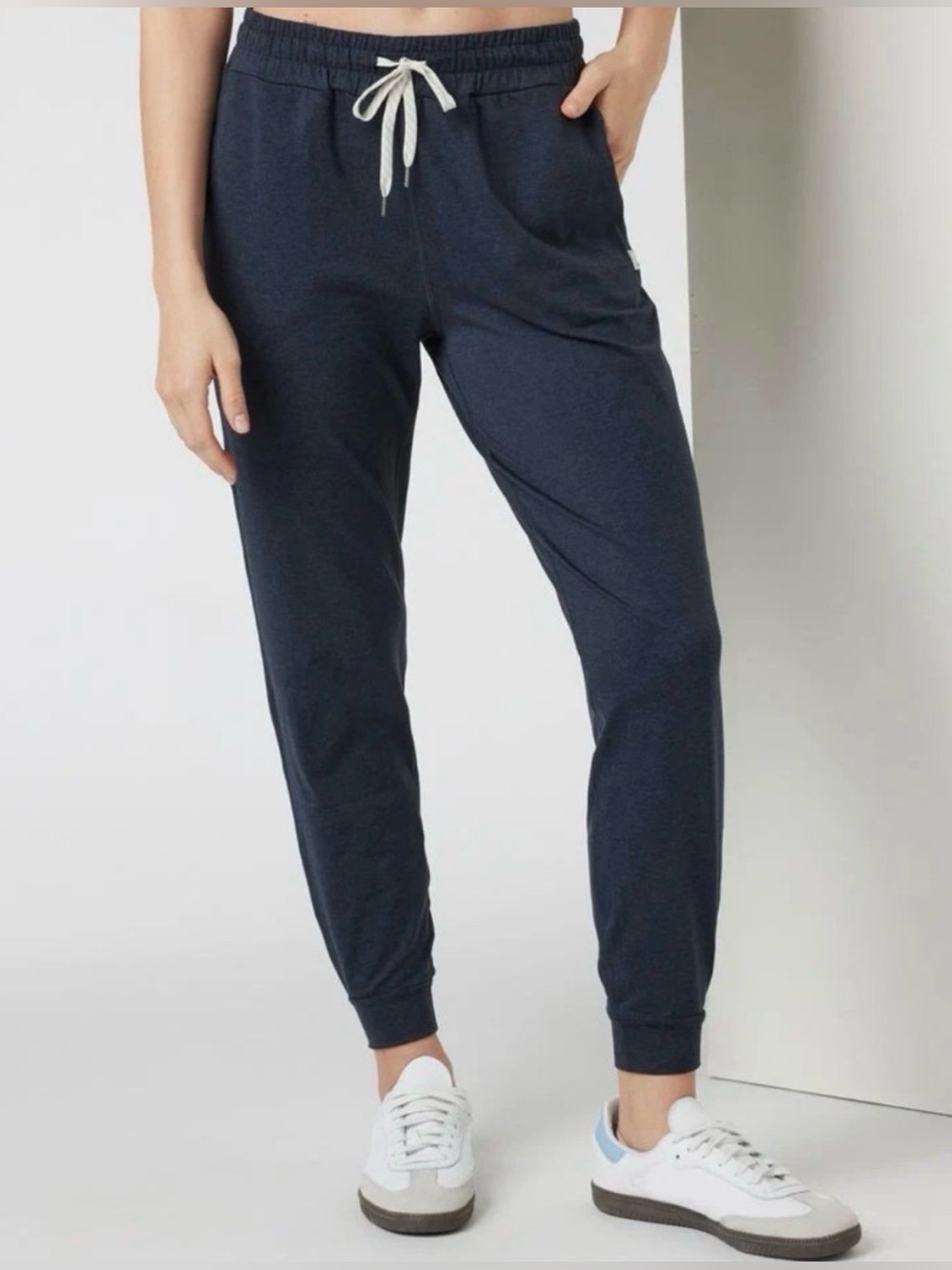 Vuori Performance Joggers in Navy Heather size Large